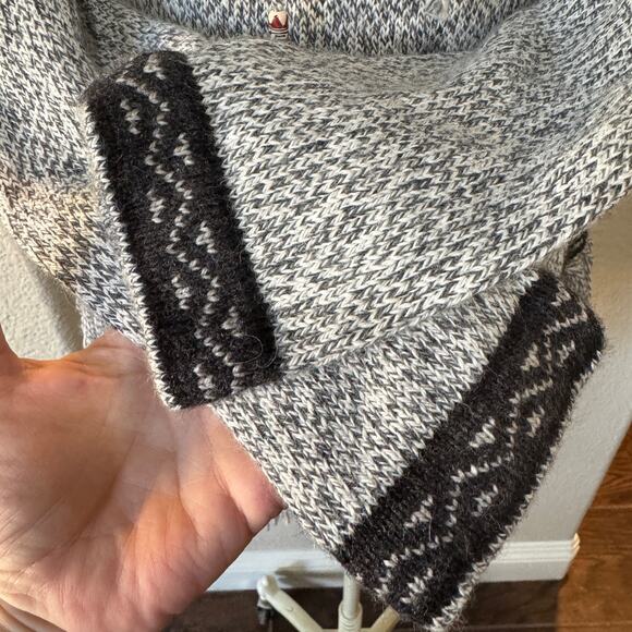 Alpaca Imports Boho Gray Handmade in Peru Knit Sweater Hoodie Small Fringe EUC - Picture 6 of 12